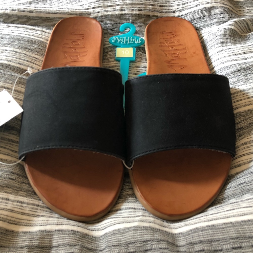 NWT MadLove Black Slides! Size 10